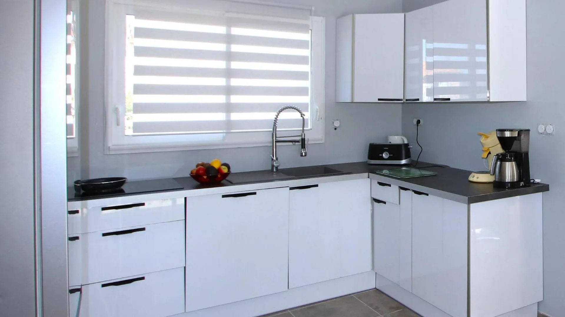 3 Bedroom Beautiful Home In Salavas 0*,  France