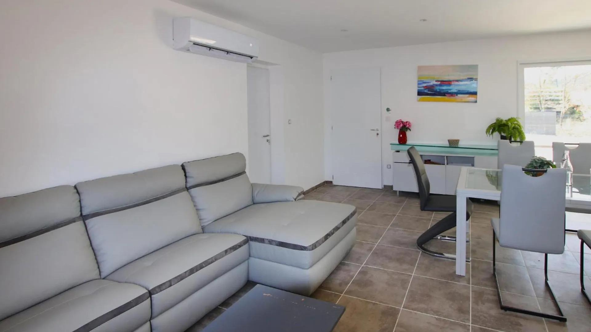 Holiday home 3 Bedroom Beautiful Home In Salavas