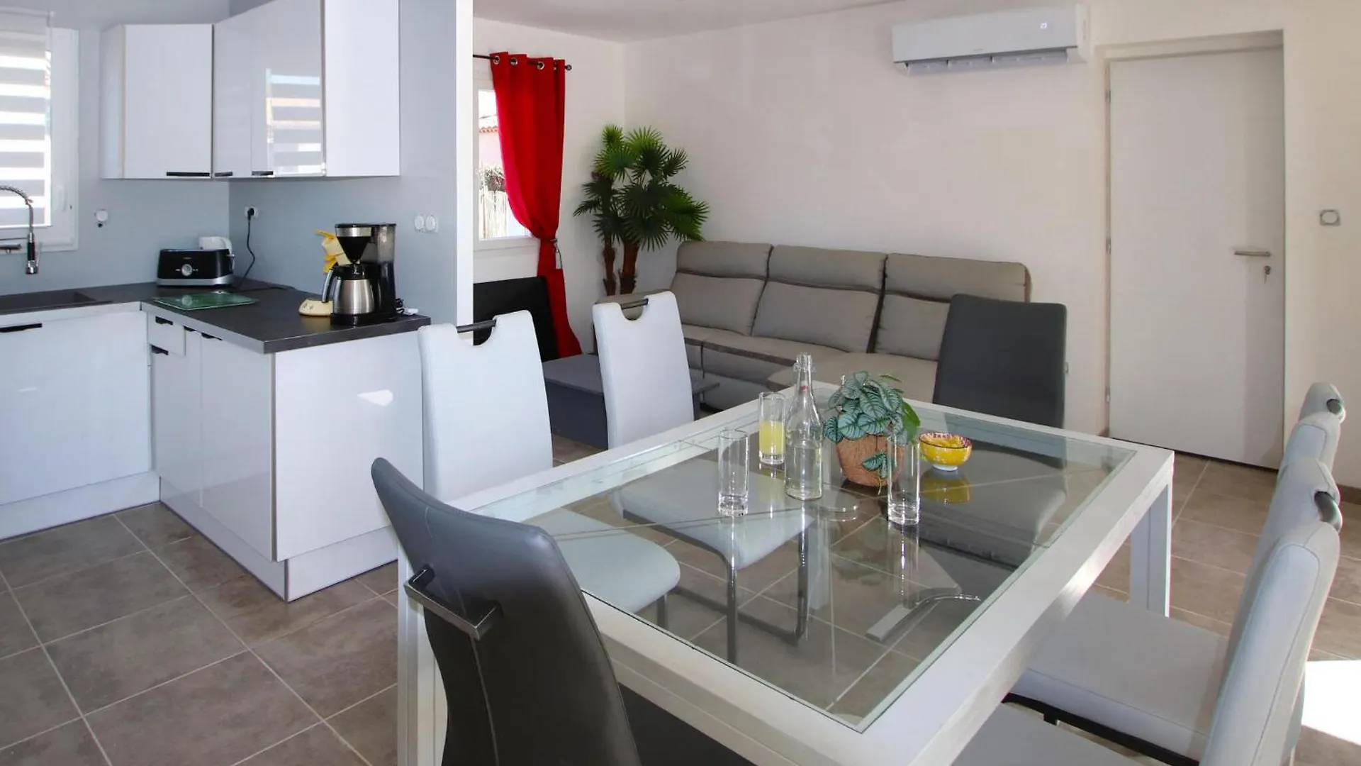 3 Bedroom Beautiful Home In Salavas Holiday home