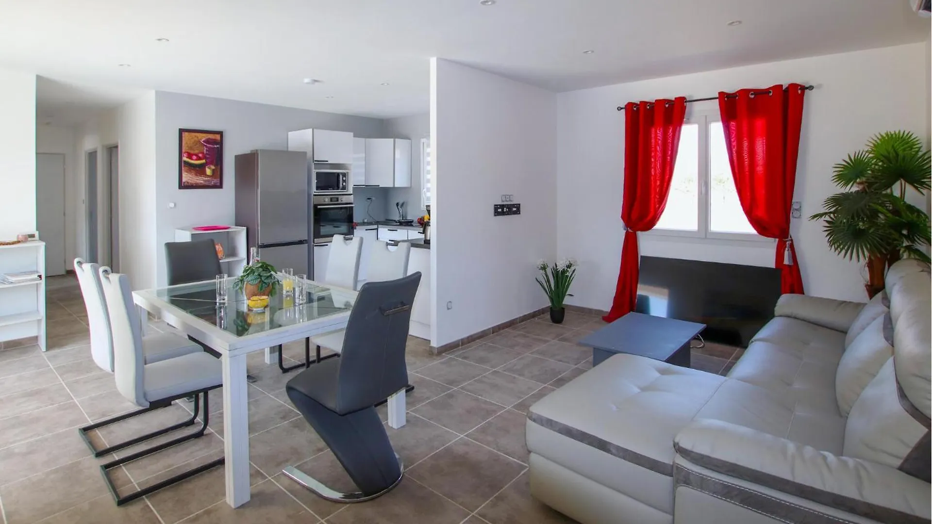 3 Bedroom Beautiful Home In Salavas France