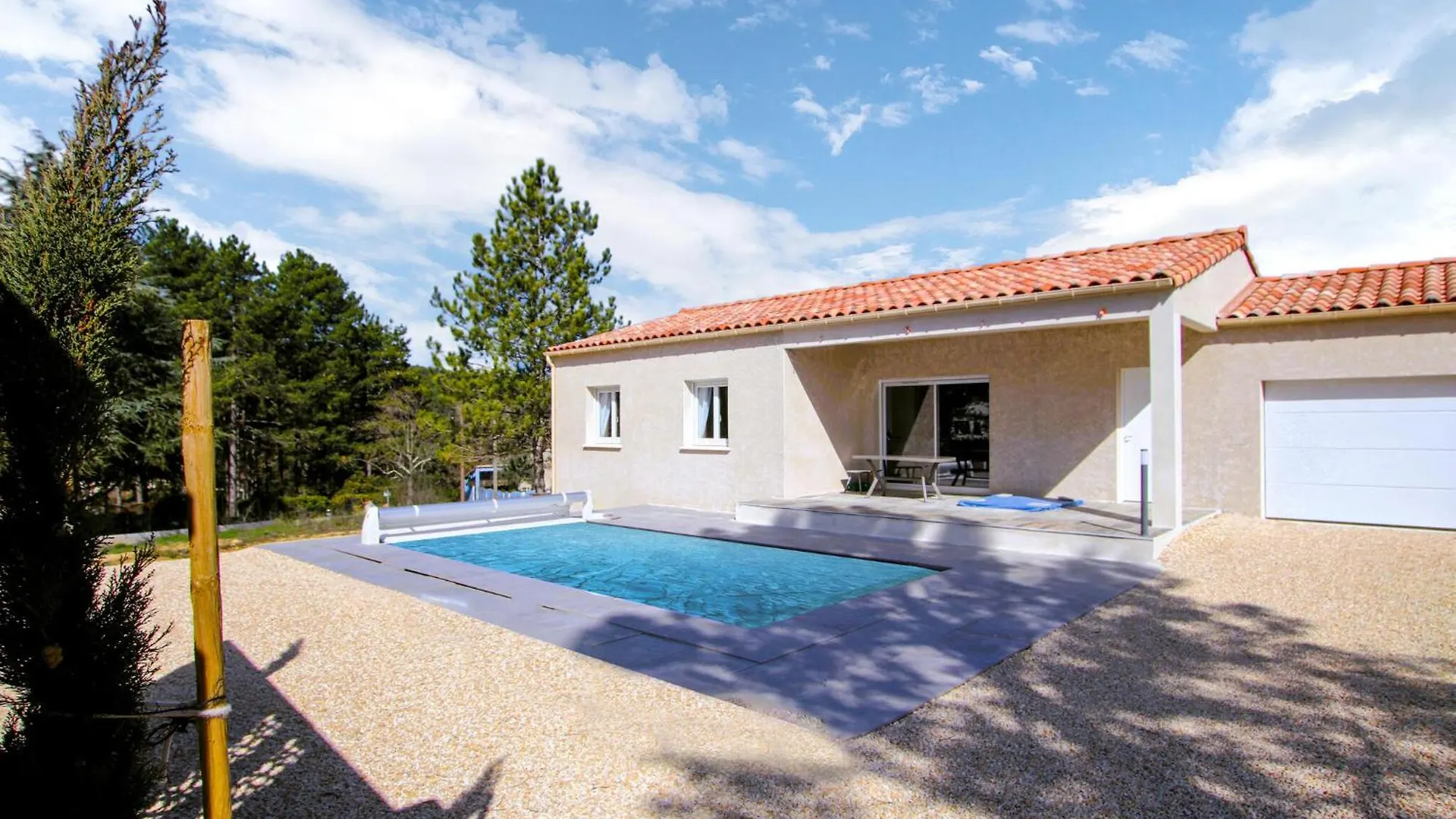 3 Bedroom Beautiful Home In Salavas