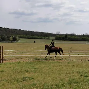 Hébergement de vacances Gite En Pleine Nature - 5 A 6 Personnes, Salavas